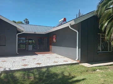 Commercial Property for Let in Avondale