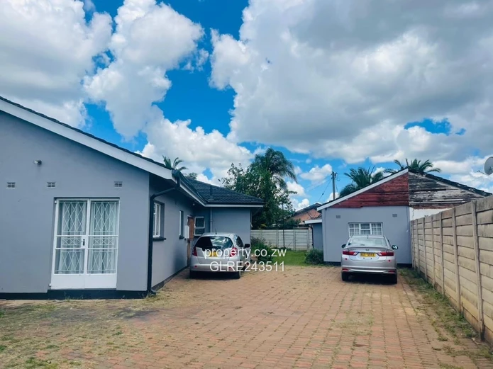 Sunridge 4-Bed Home — Walled Garden, Garage & Verandah