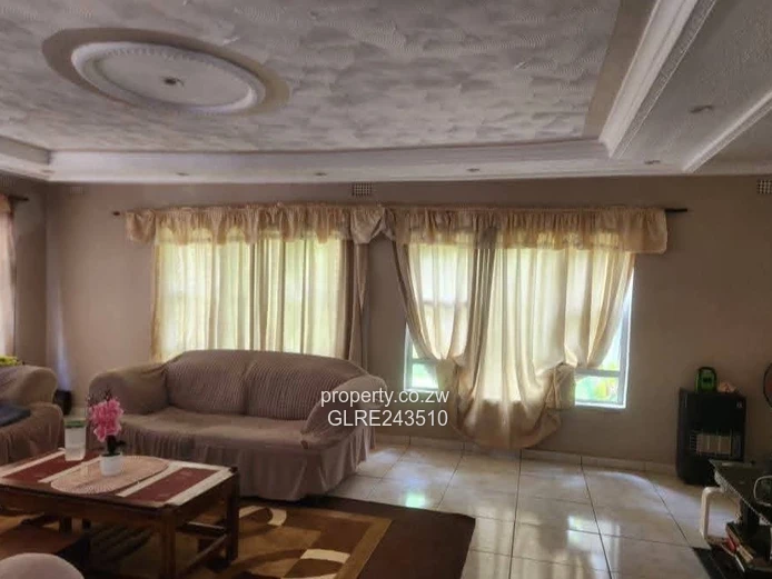 Marlborough 5-Bed Home with Spacious Garden & Borehole