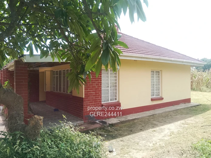 Red-roofed 3-bed Waterfalls Home on 3200m² — Borehole & Veranda