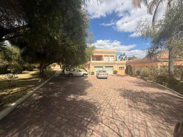 6 Bedroom House