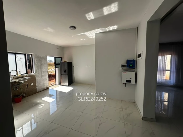 Spacious 4-Bed Home with Vaulted Lounge & Borehole — Nyeredzi Ridge
