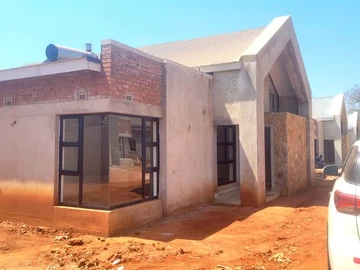 3 Bedroom Flat & Apartment