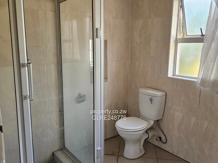 3BR Greendale Flat with Built-in Wardrobes, Borehole & Parking