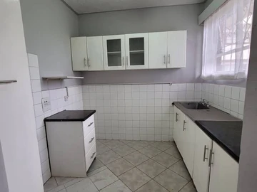 2 Bedroom Flat & Apartment
