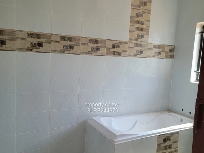 Bright open-plan 4-Bed home with borehole in Philadelphia