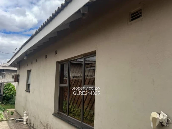 3-Bed Home with Borehole & Paved Yard in Madokero