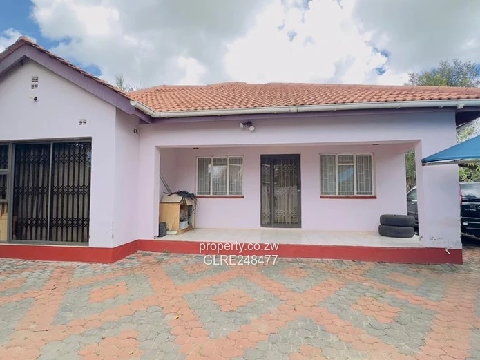 Spacious 4-Bed Walled Home in New Marlborough — Solar & Tank
