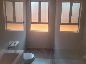 3 Bedroom Flat & Apartment