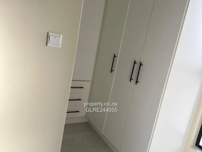 Modern 3-Bed Bluff Hill Home — Borehole & High Ceilings