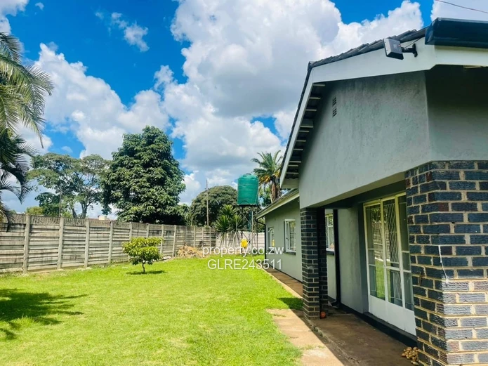 Sunridge 4-Bed Home — Walled Garden, Garage & Verandah