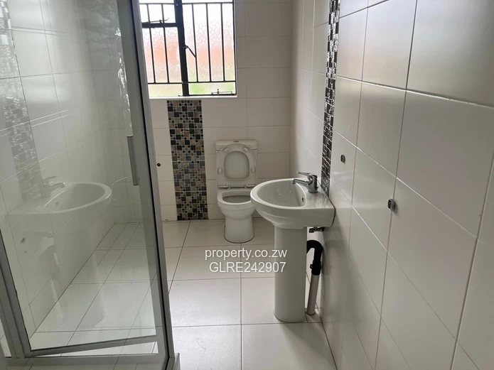 Spacious 4-Bed Home in Waterfalls - Modern Kitchen & Borehole