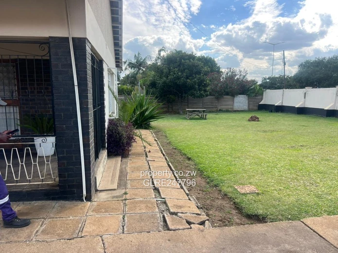 Eastlea 4-Bed Bungalow on 1700m² with Borehole & Lawn