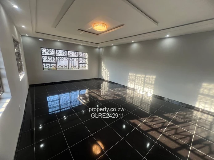 Modern 3-Bed Rockview Home — Open-plan & Paved Drive