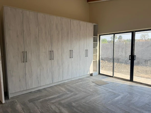 4 Bedroom Flat & Apartment