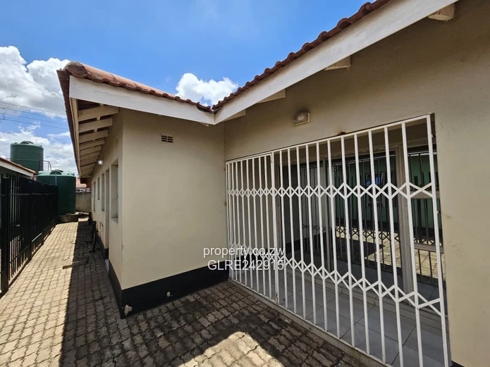 Secure 4-Bed Home in Aspindale Park - Borehole