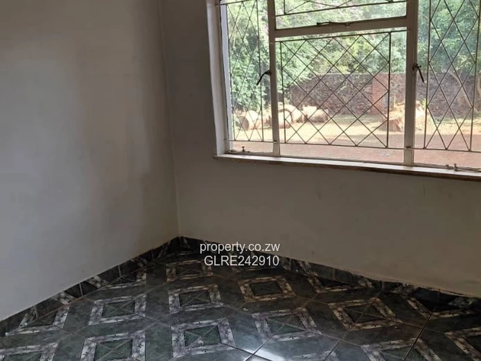 Belvedere 3-Bed Home - Tiled Lounge & Borehole