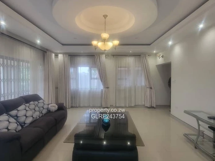 Elegant 6-Bed Pomona Home on 1900 m2 with Borehole