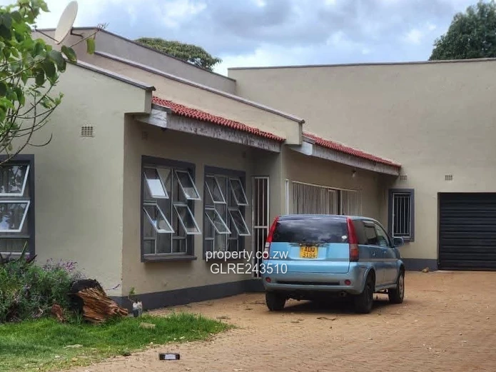 Marlborough 5-Bed Home with Spacious Garden & Borehole