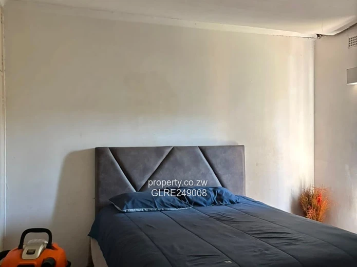 Sunny 3-Bed Avondale Flat with Garden & Borehole