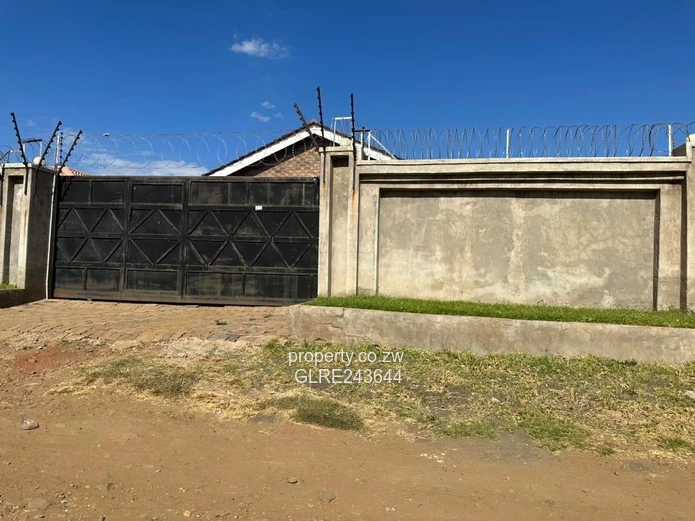 Mabelreign 5-Bed Brick Home — Secure, Borehole & Double Garage