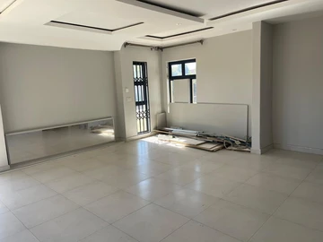 3 Bedroom Flat & Apartment