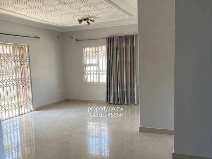 Spacious 4-Bed Home with Borehole & Driveway in Madokero