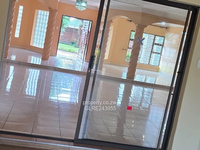 Milton Park: Spacious 3-Bed Home, Tiled Living & Borehole