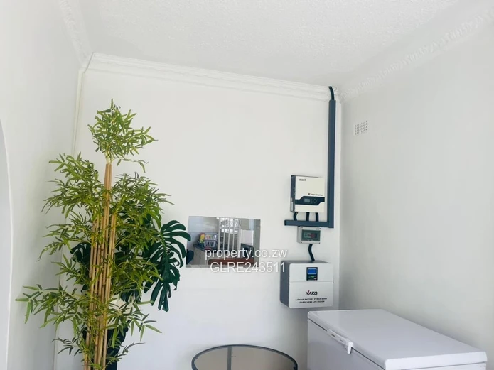 Sunridge 4-Bed Home — Walled Garden, Garage & Verandah