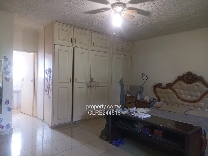 Mount Pleasant: 5-Bed on 3900m² with Borehole & Solar