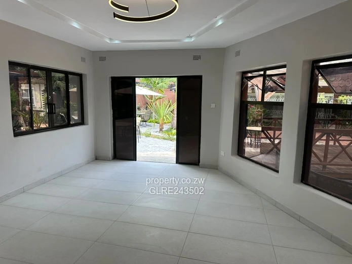 Groom Bridge Retail: 1,500m² Shop with Patio & Borehole