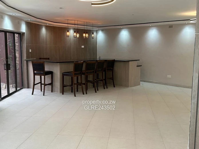 Groom Bridge Retail: 1,500m² Shop with Patio & Borehole