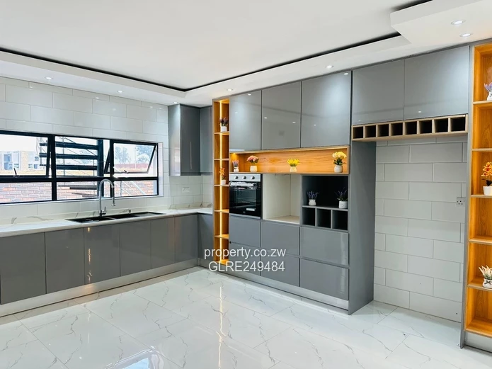 Modern 4-Bed Home in Nyeredzi Ridge - Solar & Borehole