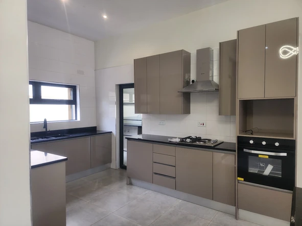 3 Bedroom Flat & Apartment