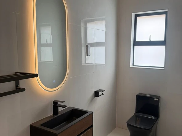 4 Bedroom Flat & Apartment