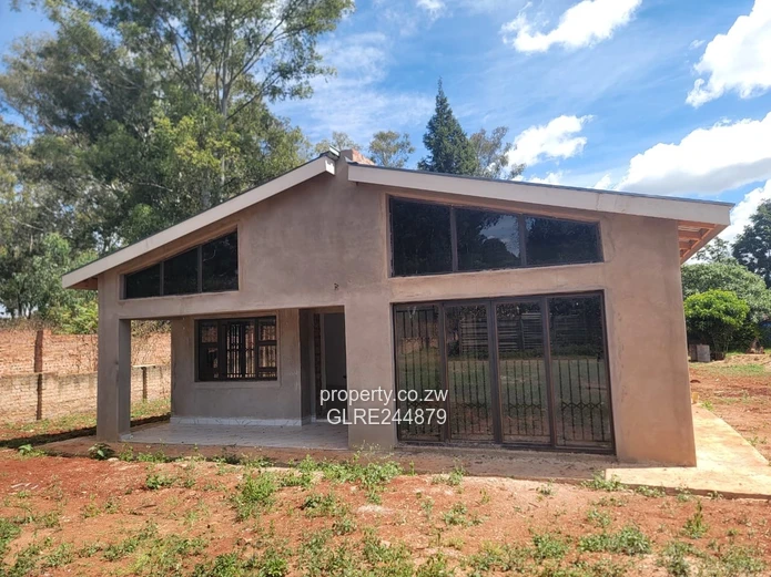 Bright open-plan 4-Bed home with borehole in Philadelphia