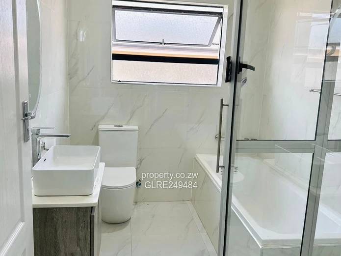 Modern 4-Bed Home in Nyeredzi Ridge - Solar & Borehole