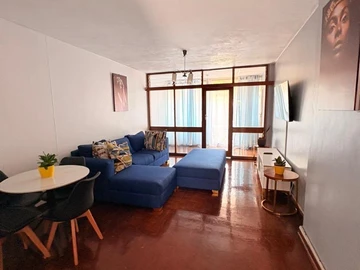 2 Bedroom Flat & Apartment