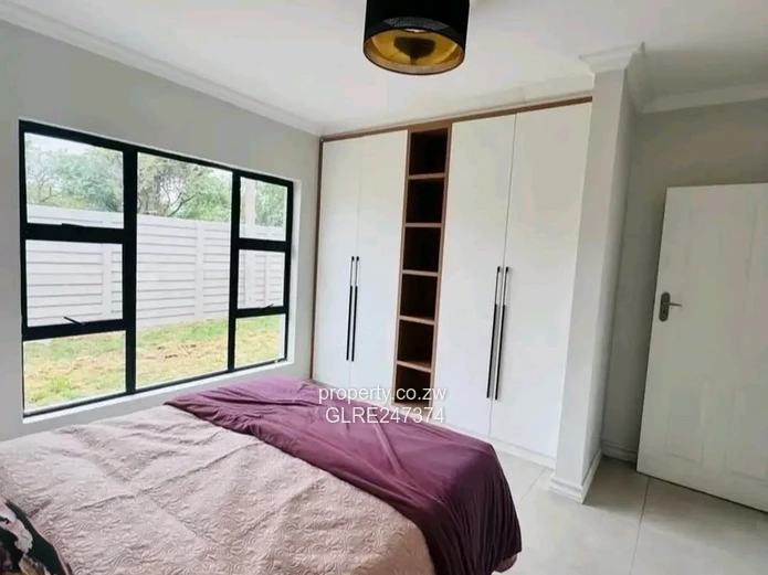 Spacious 3-Bed Apartment in Hatfield with Borehole
