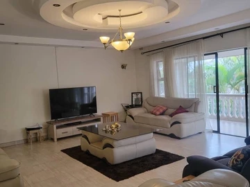 6 Bedroom House