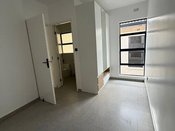 2 Bedroom Flat & Apartment