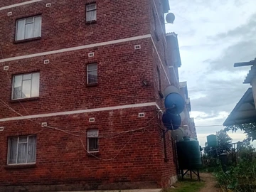 2 Bedroom Flat & Apartment