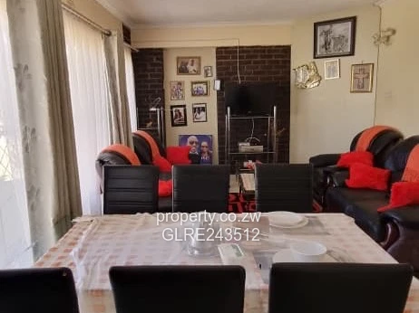 Marlborough 5-Bed Home on 4,698m² – Verandah & Garden