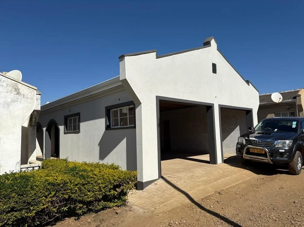 3 bedroom apartment for sale in Bluffhill 