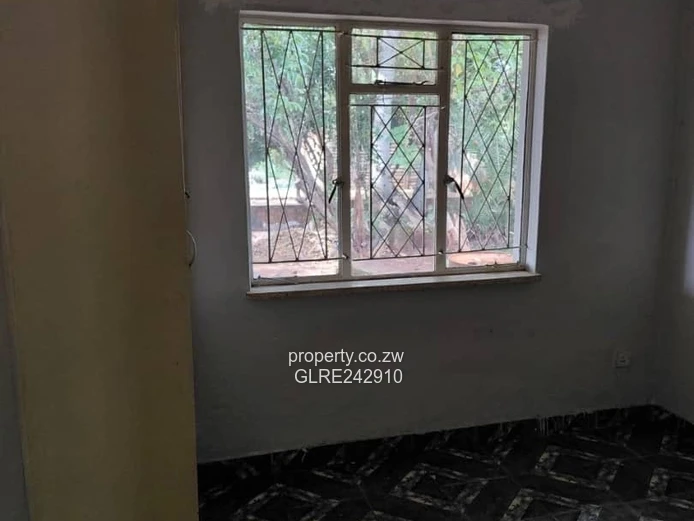 Belvedere 3-Bed Home - Tiled Lounge & Borehole