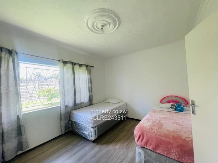 Sunridge 4-Bed Home — Walled Garden, Garage & Verandah