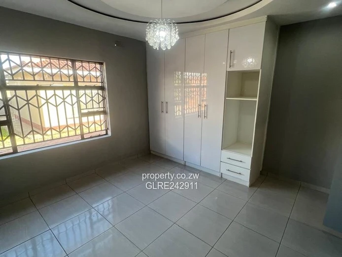 Modern 3-Bed Rockview Home — Open-plan & Paved Drive