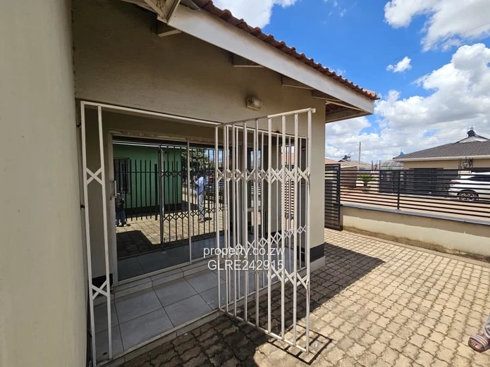 Secure 4-Bed Home in Aspindale Park - Borehole