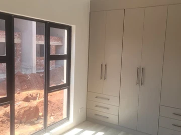 3 Bedroom Flat & Apartment