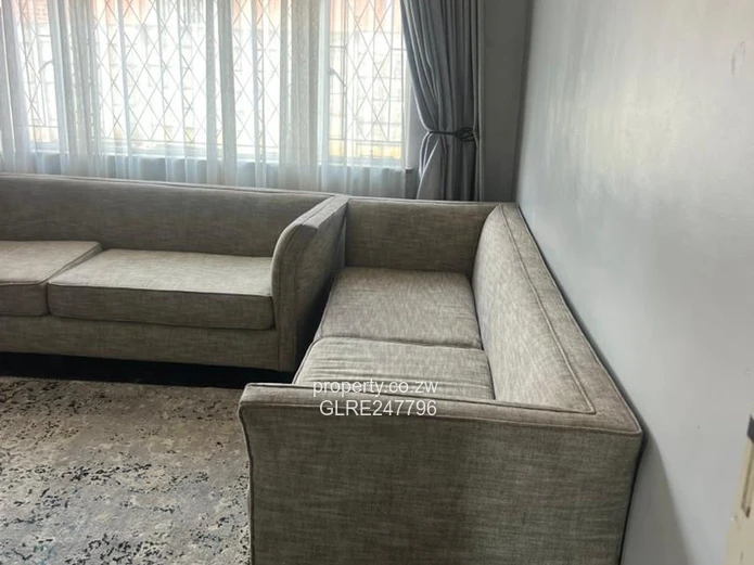 Eastlea 4-Bed Bungalow on 1700m² with Borehole & Lawn